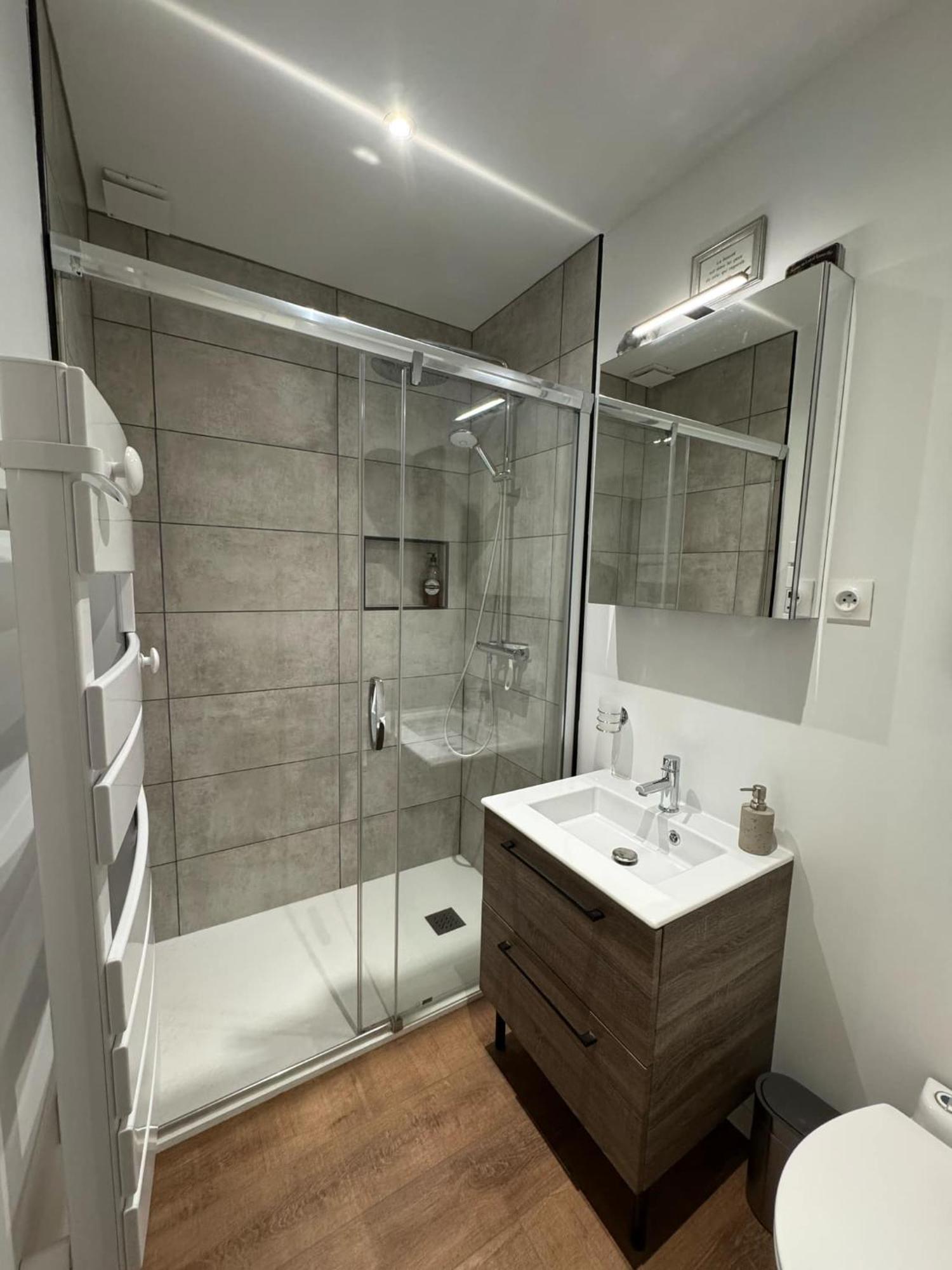 Apartament Chez Christian Et Valerie Rocbaron Zewnętrze zdjęcie