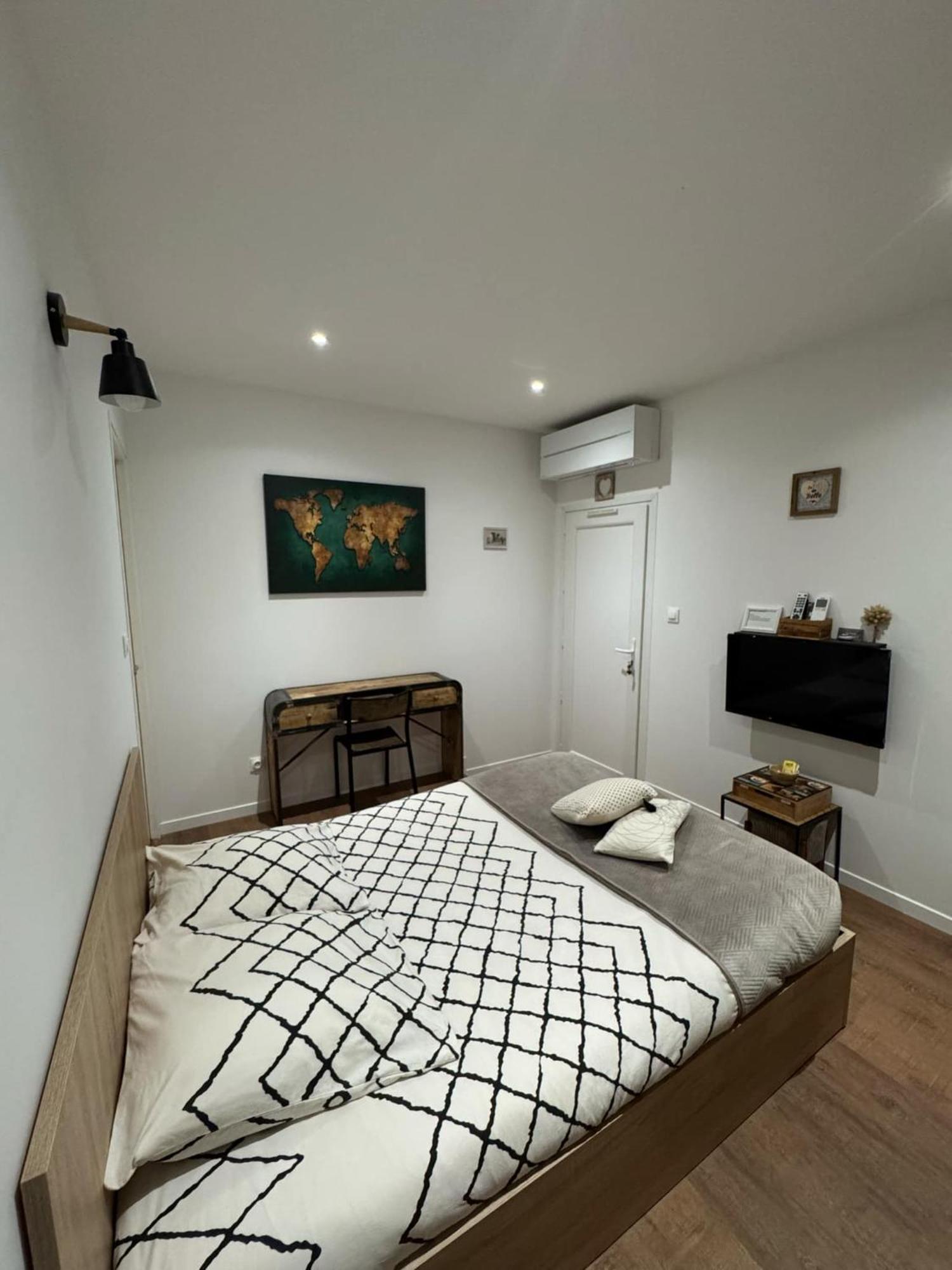 Apartament Chez Christian Et Valerie Rocbaron Zewnętrze zdjęcie