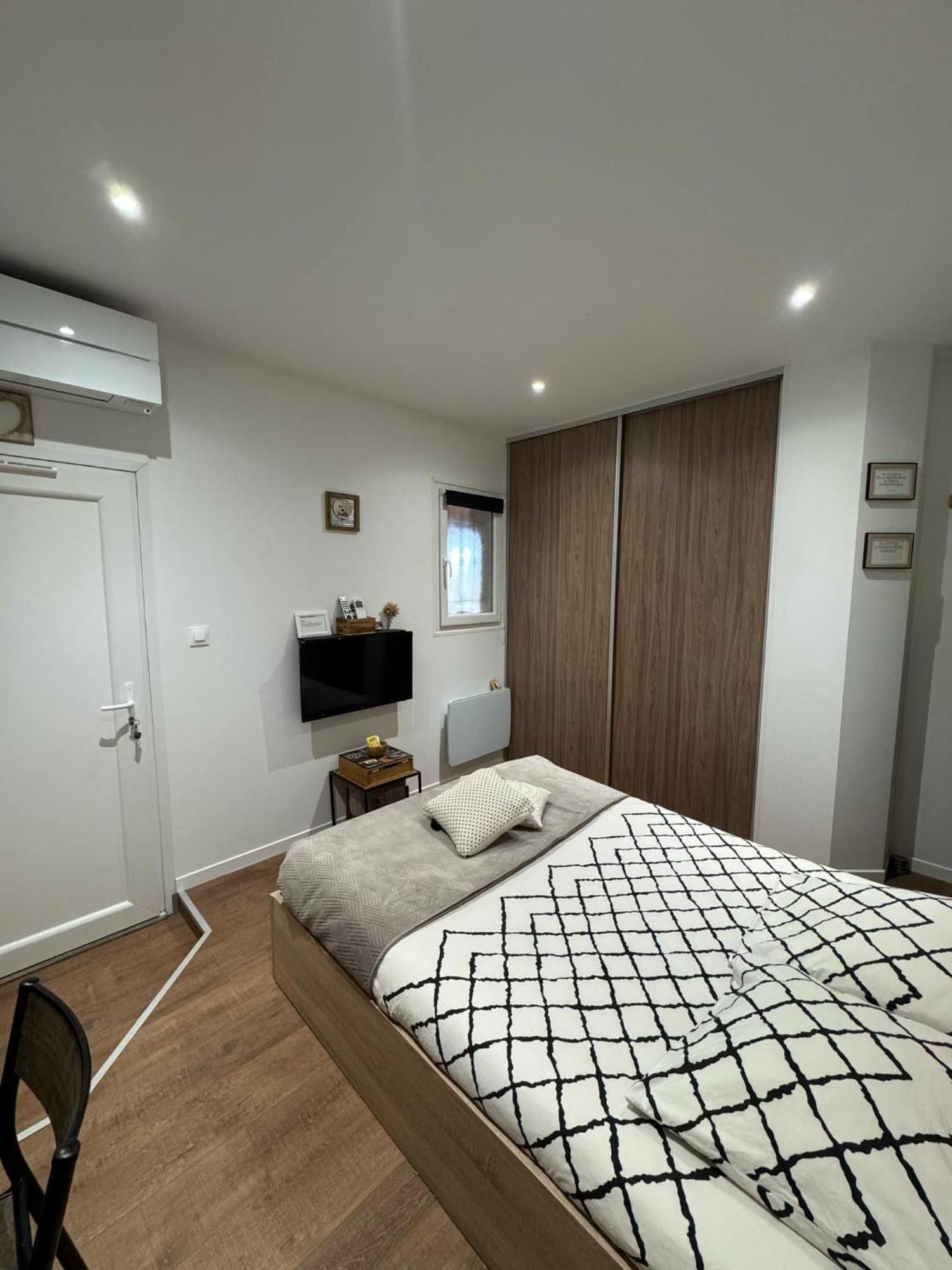 Apartament Chez Christian Et Valerie Rocbaron Zewnętrze zdjęcie